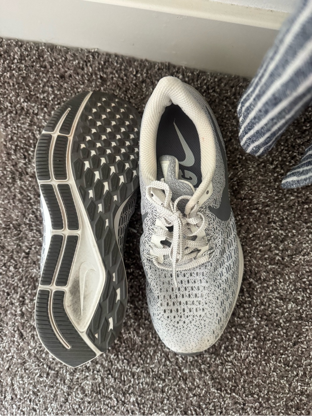 Nike Women's Light Grey Knit Running Shoes